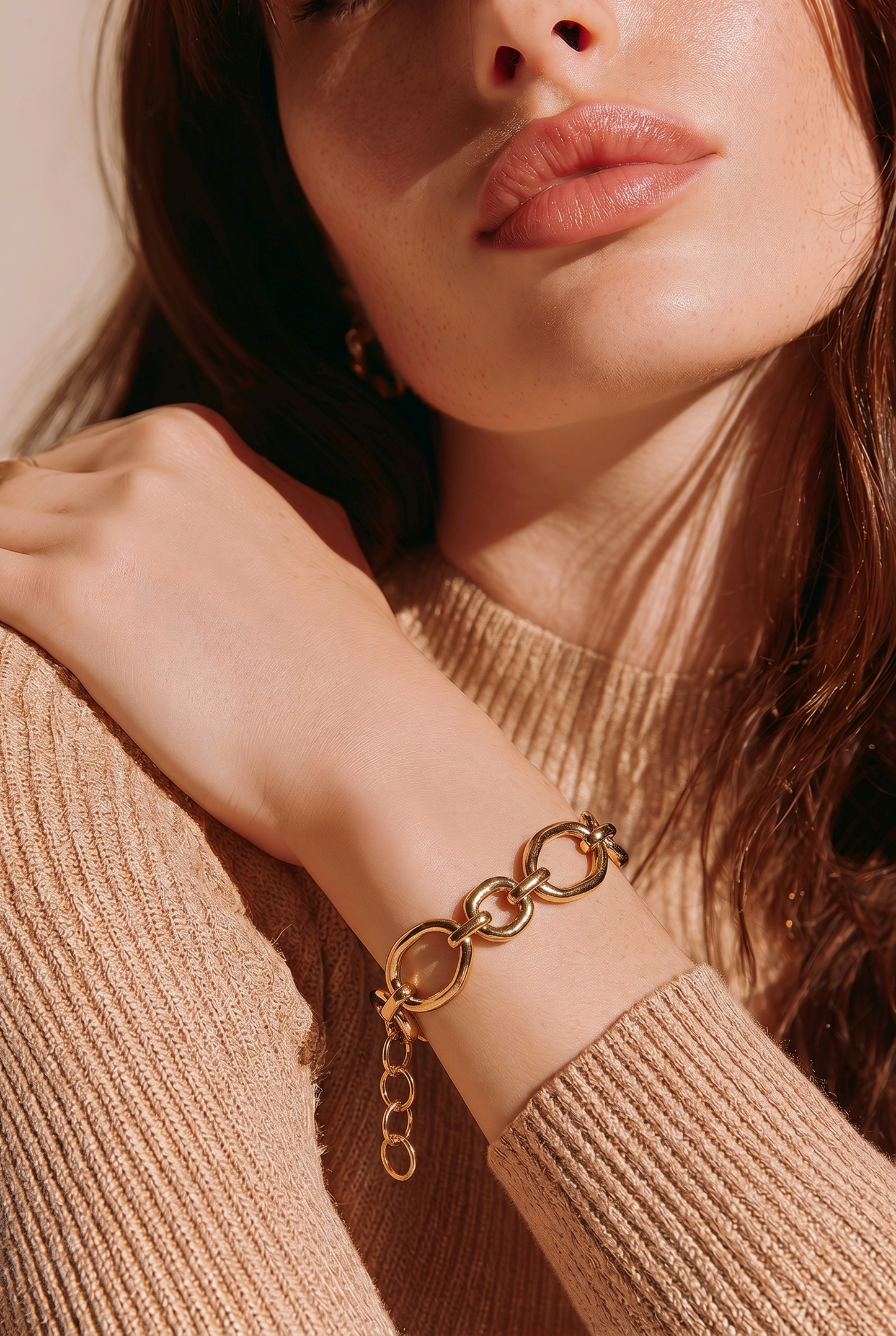 Asymmetrically Link Bracelet for Unique Style and Elegance