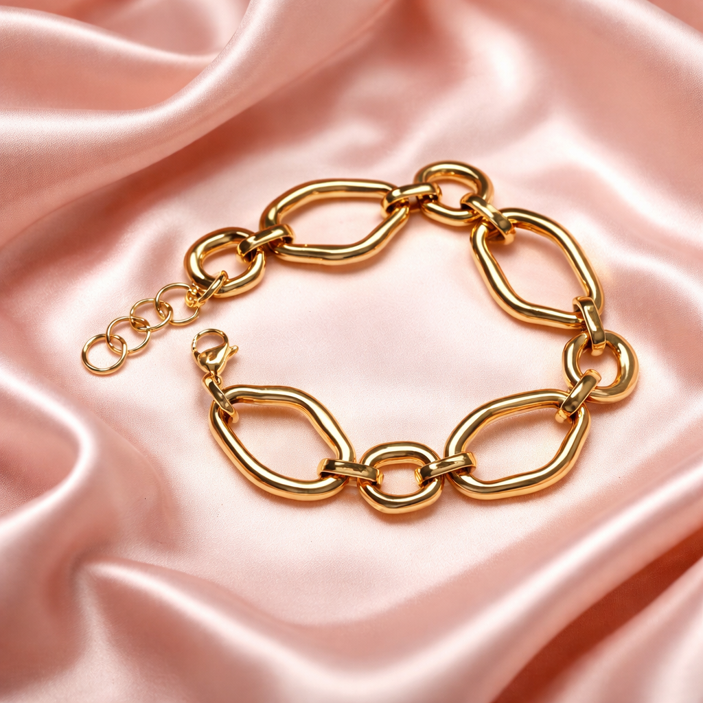 Asymmetrically Link Bracelet for Unique Style and Elegance